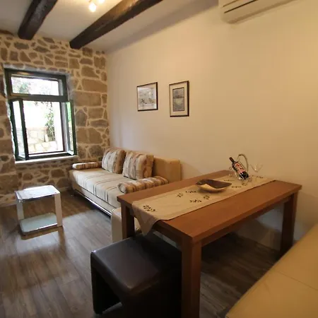 Apartmán Family-friendly With Swimming Pool - Rab - 15518 Kampor