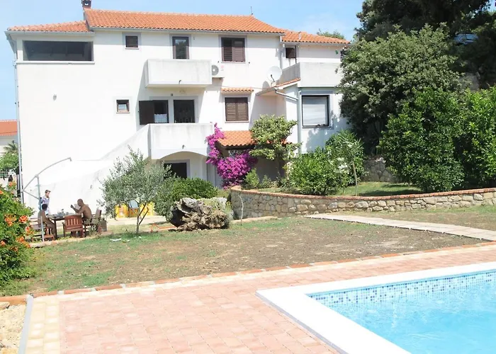 Family-friendly With Swimming Pool - Rab - 15518 Апартаменты Кампор