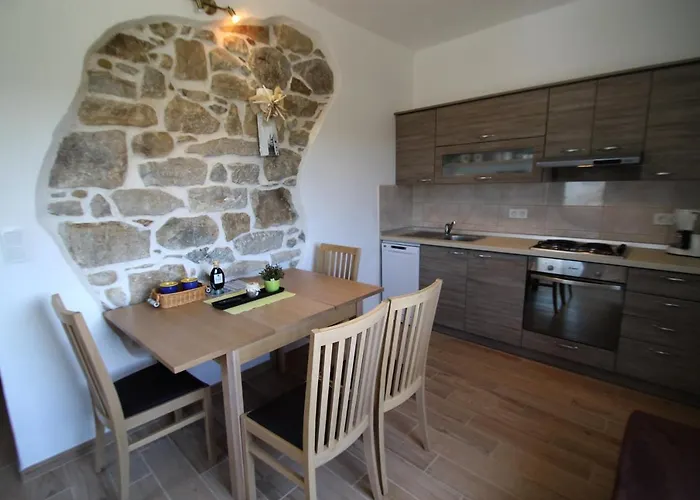 Family-friendly With Swimming Pool - Rab - 15518 Апартаменты Кампор