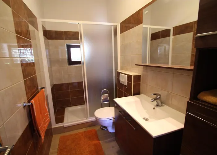 Апартаменты Family-friendly With Swimming Pool - Rab - 15518 *