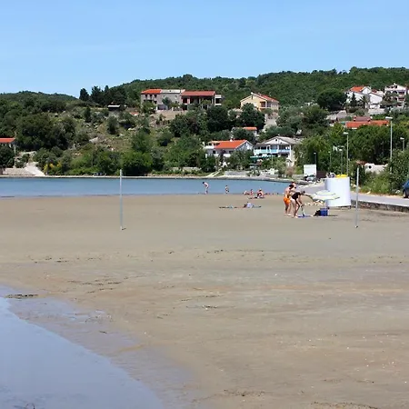 Apartment Family-friendly With Swimming Pool - Rab - 15518 Kampor
