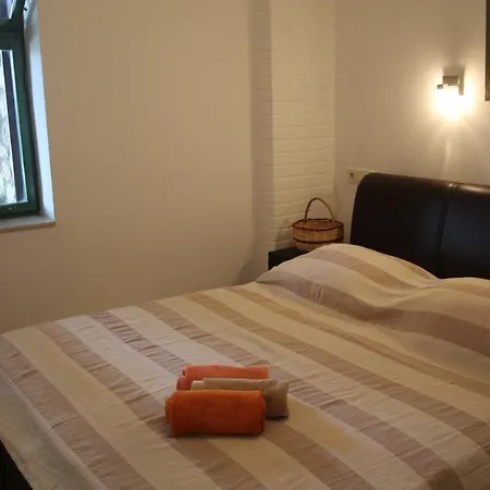 Apartment Family-friendly With Swimming Pool Kampor, Rab - 15518 *